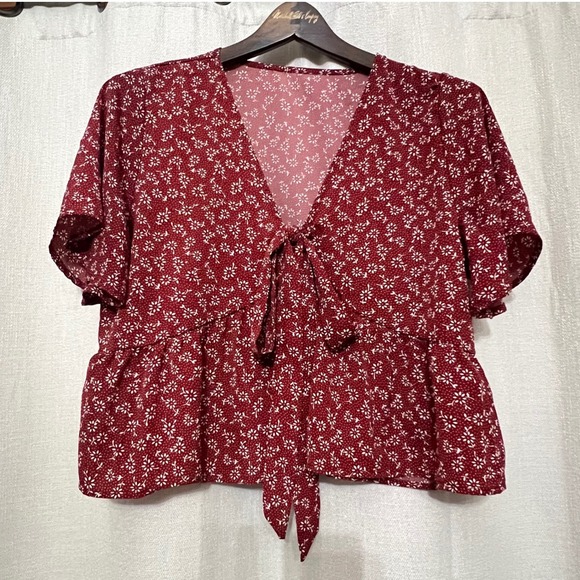 Finjani Tops - Floral Top Burgundy Red White Peplum Blouse Bow Tie Short Sleeve‎  Women's Sz L